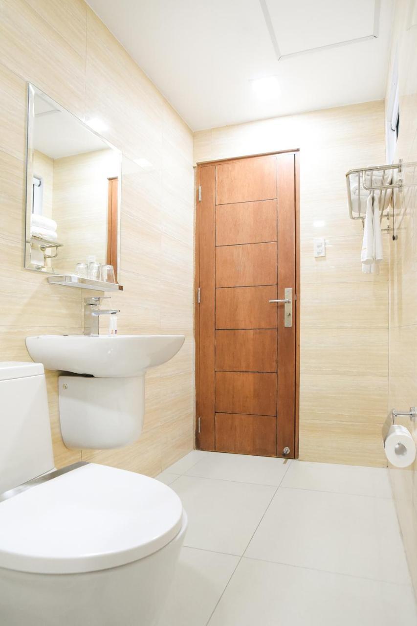 Hotel Merlo Макати Экстерьер фото