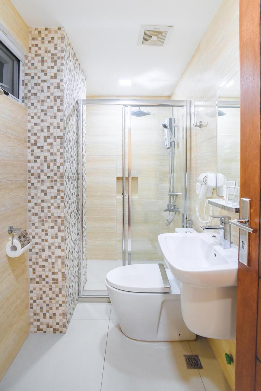 Hotel Merlo Макати Экстерьер фото