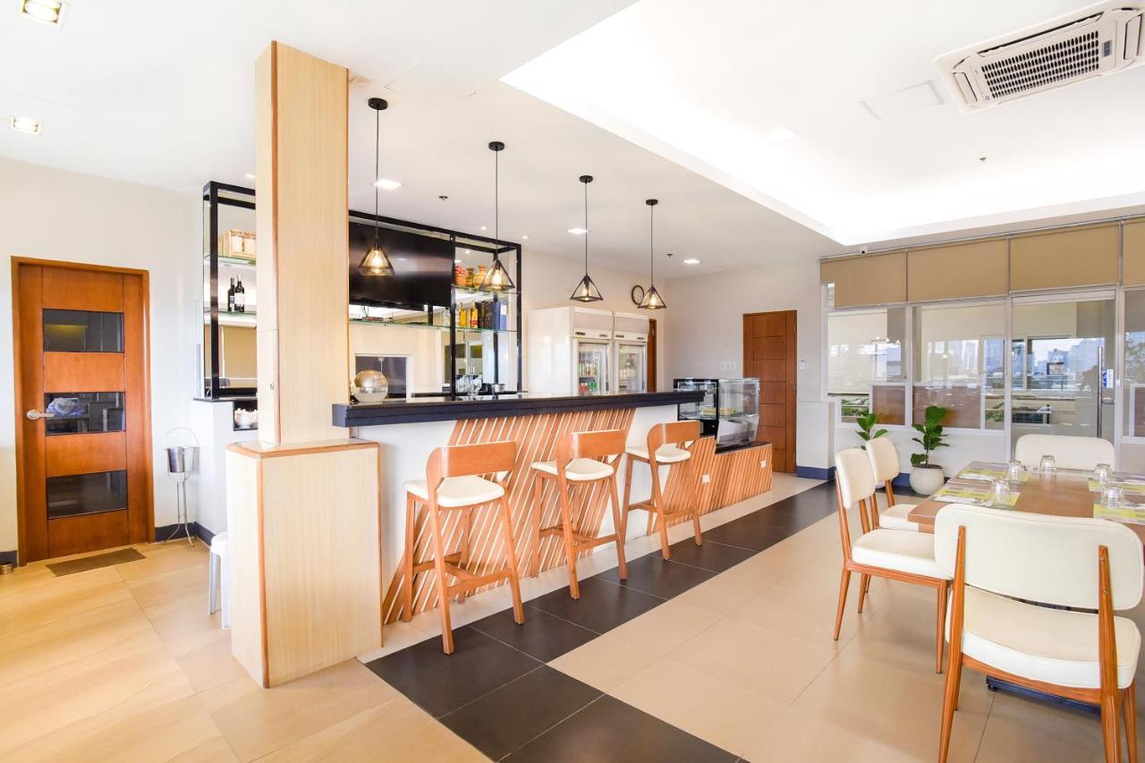 Hotel Merlo Макати Экстерьер фото