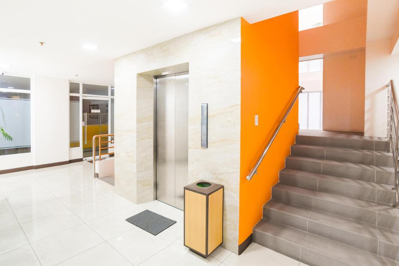 Hotel Merlo Макати Экстерьер фото
