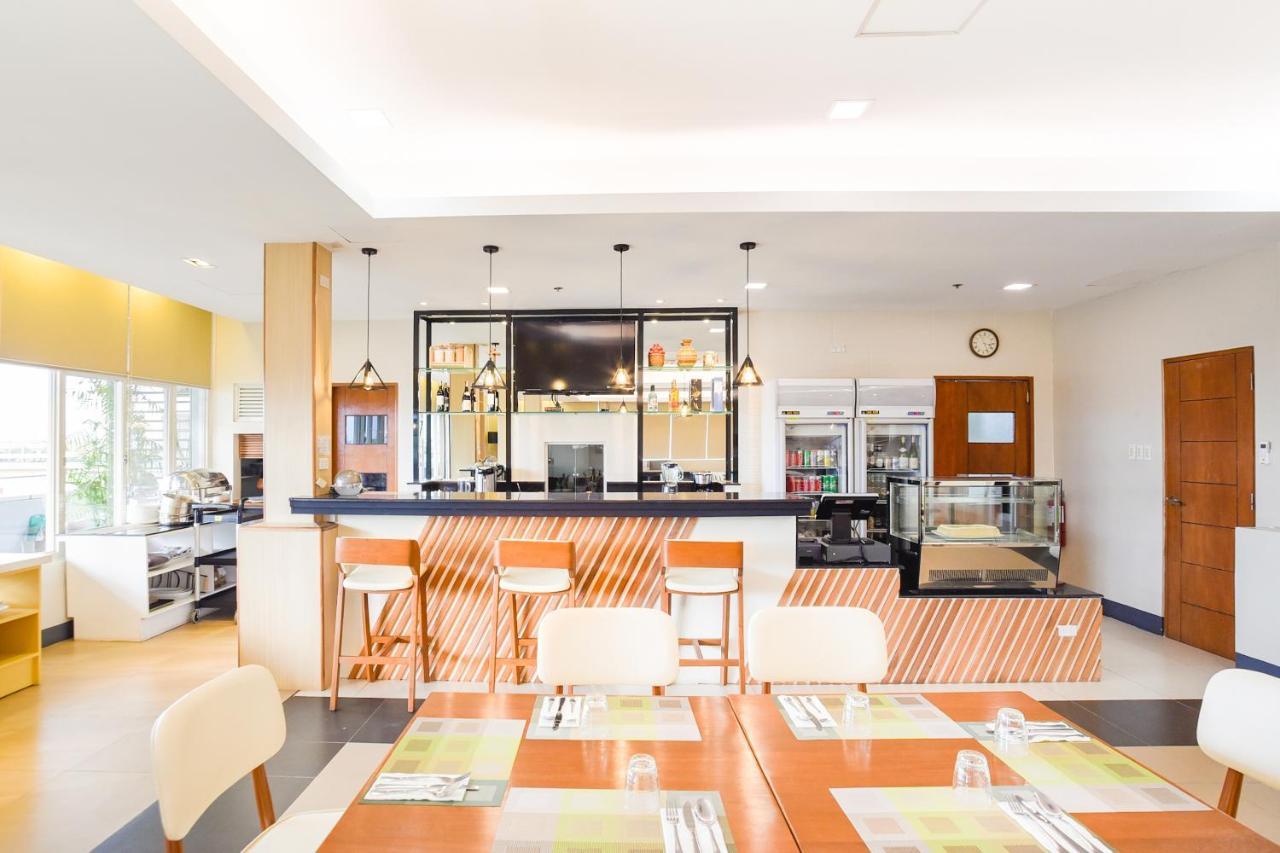 Hotel Merlo Макати Экстерьер фото