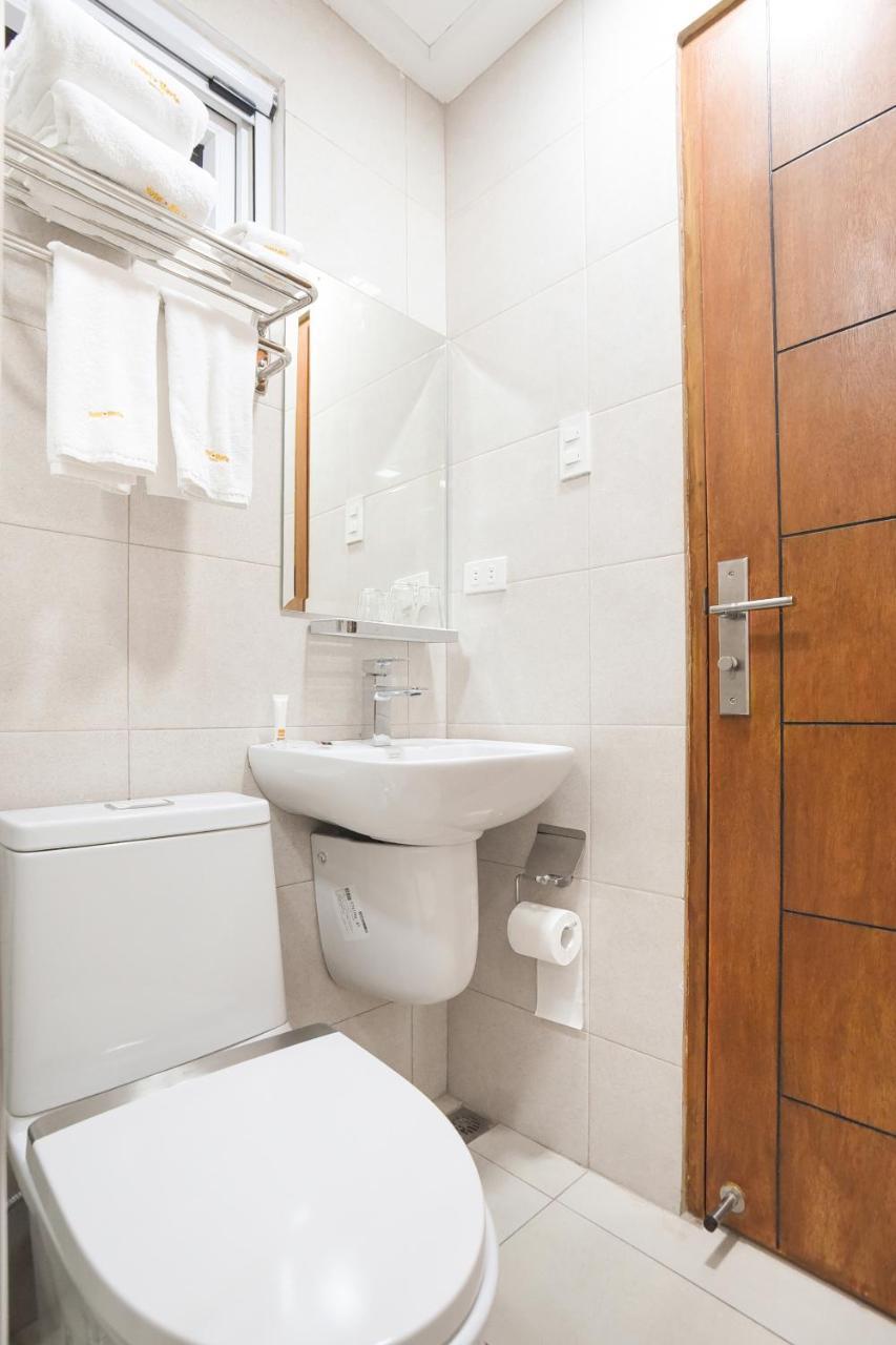 Hotel Merlo Макати Экстерьер фото