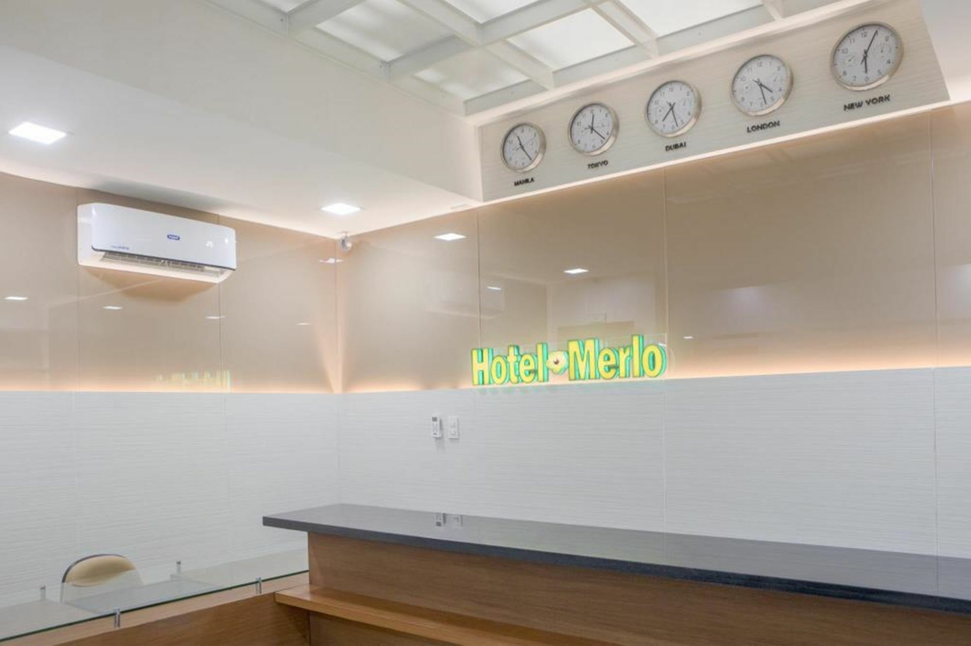 Hotel Merlo Макати Экстерьер фото
