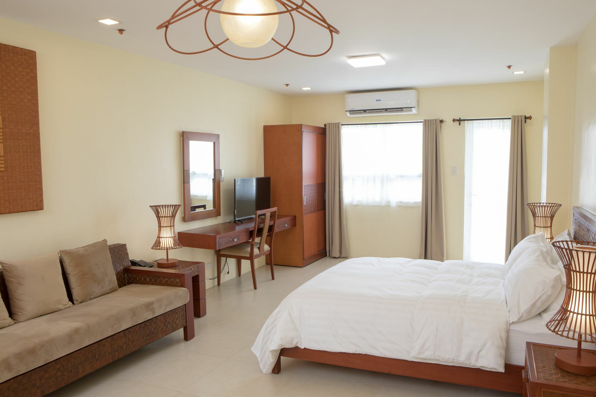 Hotel Merlo Макати Экстерьер фото