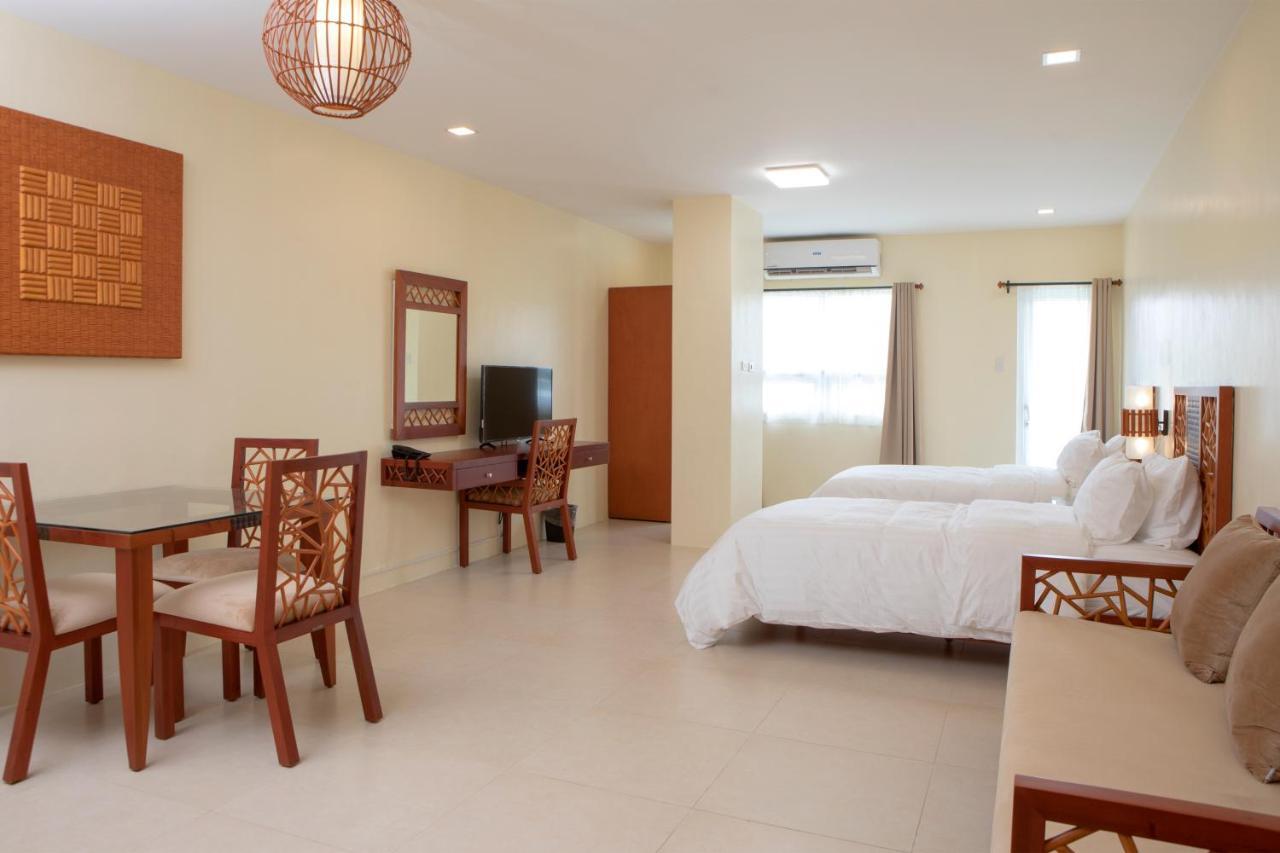 Hotel Merlo Макати Экстерьер фото