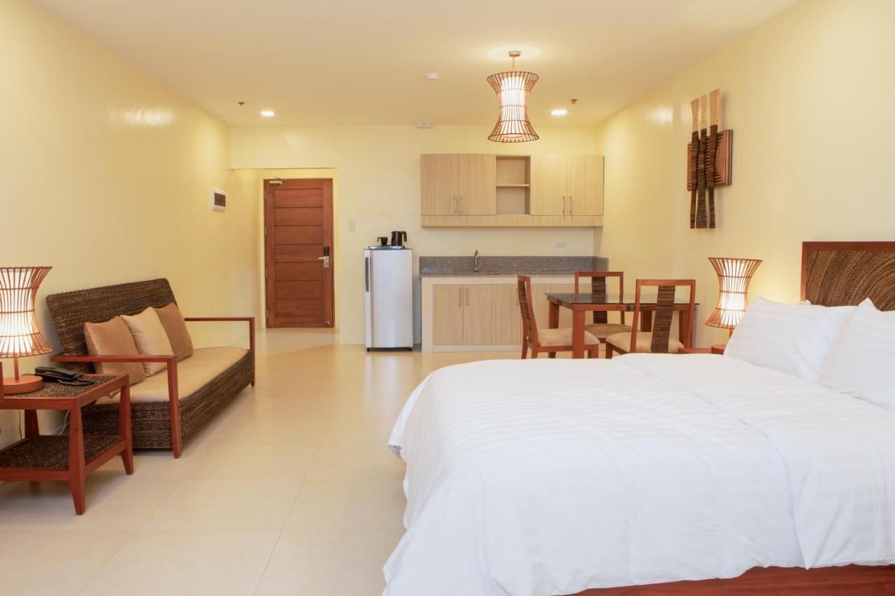 Hotel Merlo Макати Экстерьер фото