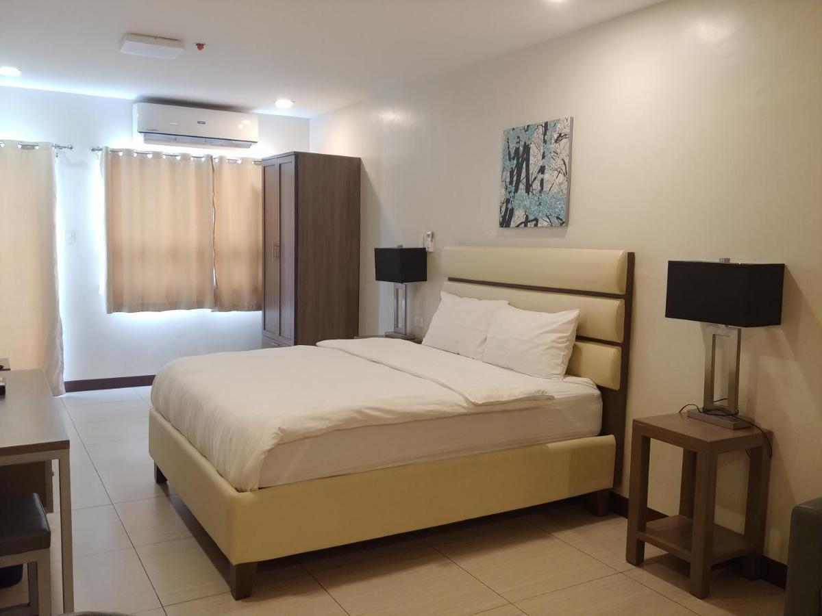 Hotel Merlo Макати Экстерьер фото