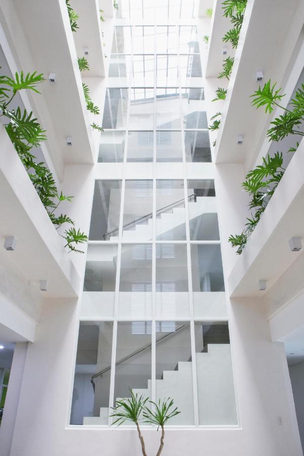 Hotel Merlo Макати Экстерьер фото