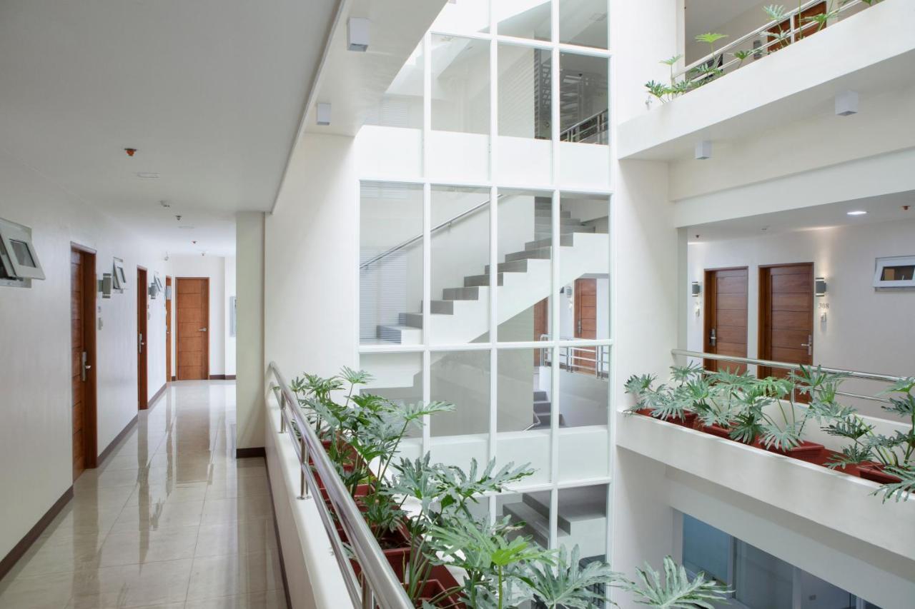 Hotel Merlo Макати Экстерьер фото